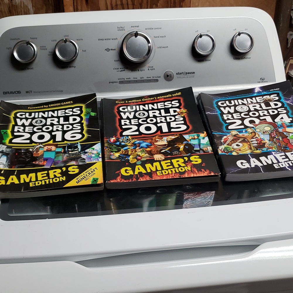 Guinness World Record Books Gamer's Edition Bundle of 3. 2014, 2015 and 2016